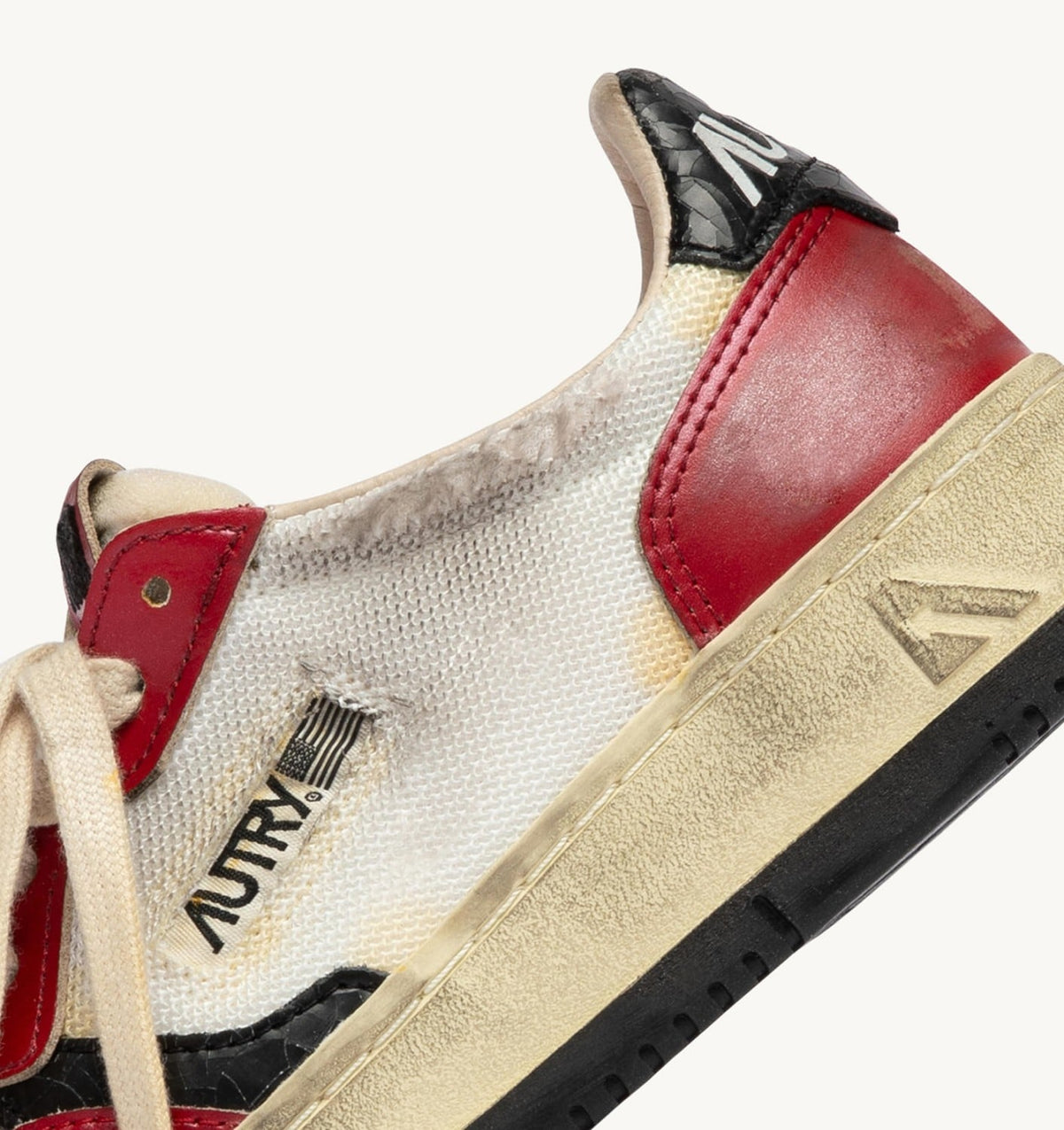 AUTRY Woman MEDALIST LOW SUPER VINTAGE SNEAKERS IN RED AND MESH WHITE LEATHER
