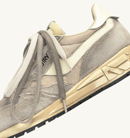 AUTRY Woman REELWIND SUPER VINTAGE SNEAKERS IN WOODSMOKE AND WHITE SUEDE AND NYLON