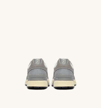 AUTRY Woman HYPERWAY SNEAKERS IN WHITE AND LEAD GRAY MESH AND SUEDE