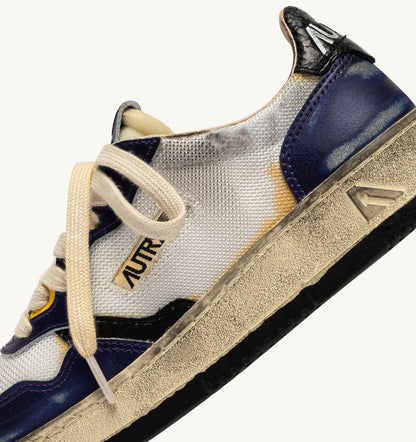 AUTRY Man MEDALIST LOW SUPER VINTAGE SNEAKERS IN WHITE AND TANZANITE LEATHER AND DRAGON MESH