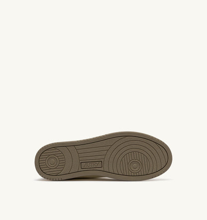AUTRY Man MEDALIST LOW SNEAKERS IN COVERT GREEN AND LICORICE LEATHER AND SUEDE