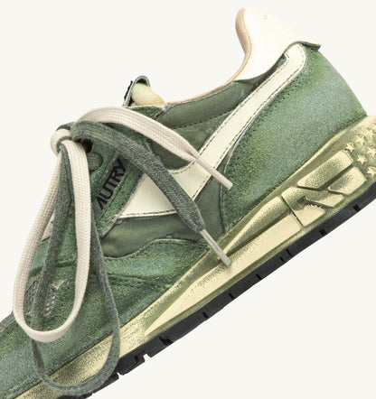 AUTRY Man REELWIND SUPER VINTAGE SNEAKERS IN LEPRECHAUN AND WHITE SUEDE AND NYLON