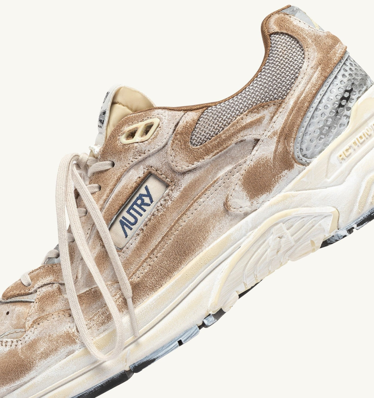 AUTRY Man HYPERWAY SUPER VINTAGE SNEAKERS IN MILKSHAKE AND SILVER SUEDE