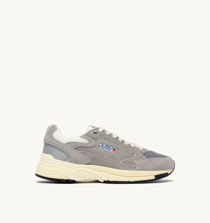 AUTRY Man HYPERWAY SNEAKERS IN MARSHMALLOW AND LEAD SUEDE AND MESH
