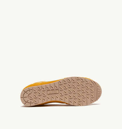 AUTRY Man SNEAKERS WINDSPIN IN SUEDE AND LEATHER COLOR MINERAL YELLOW AND RUTABAGA