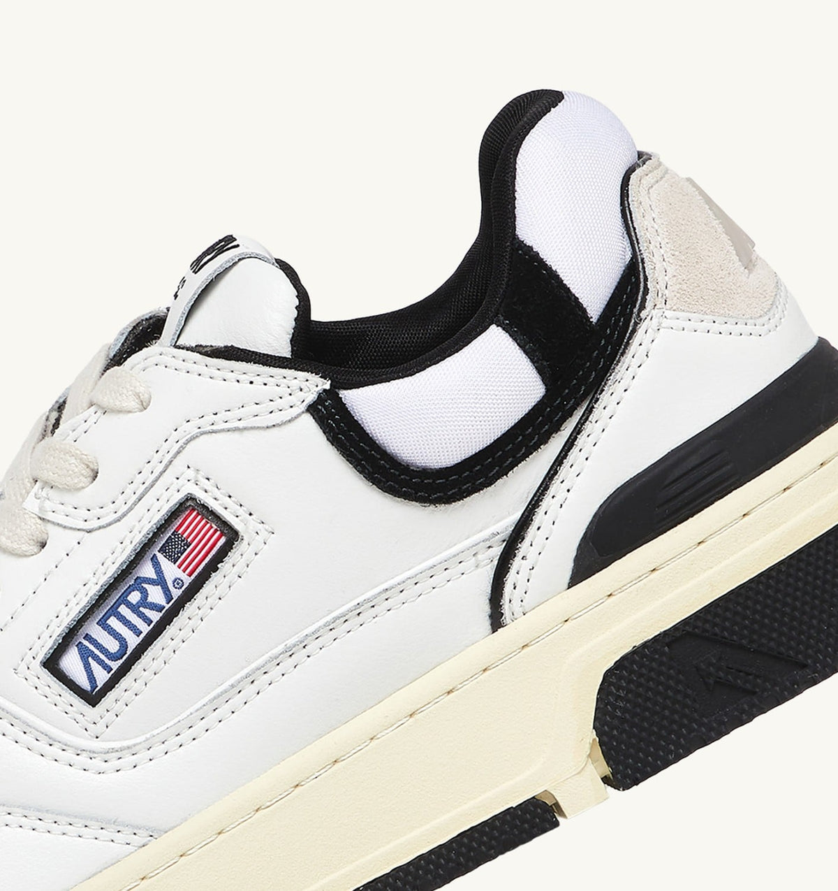 AUTRY Man CLC LOW SNEAKERS IN WHITE LEATHER AND BLACK SUEDE