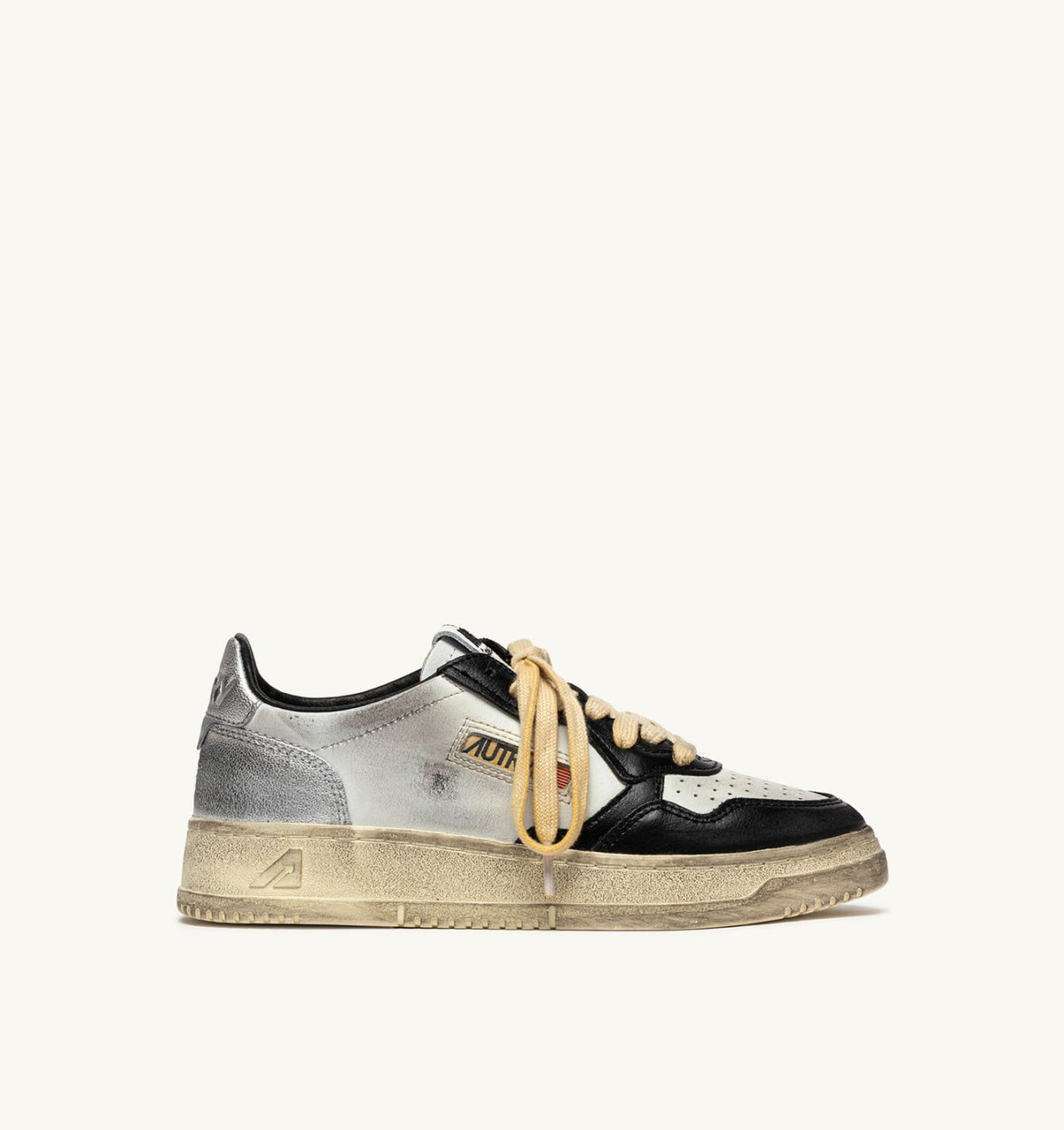 AUTRY Man MEDALIST LOW SUPER VINTAGE SNEAKERS IN WHITE BLACK AND SILVER LEATHER