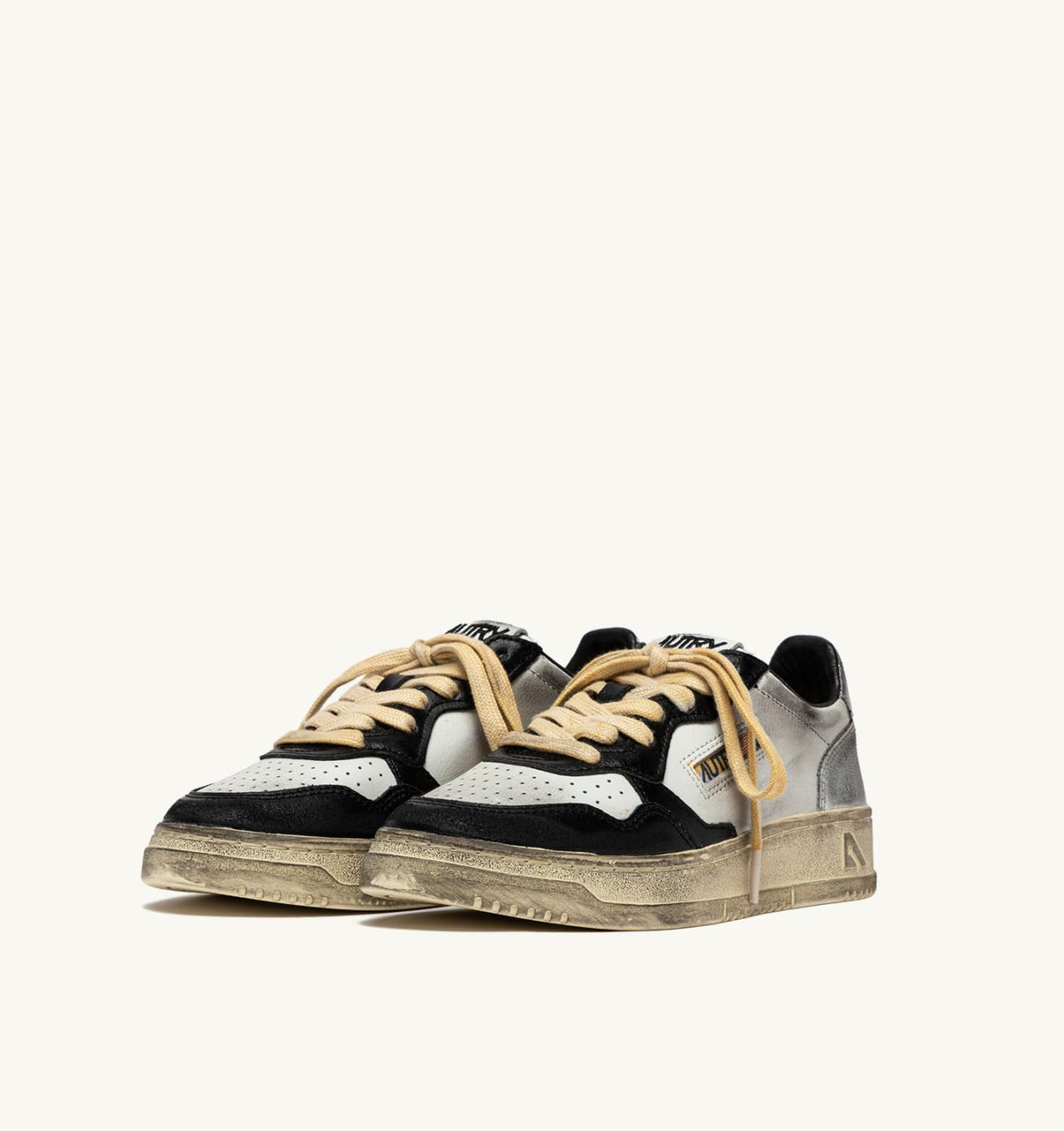 AUTRY Man MEDALIST LOW SUPER VINTAGE SNEAKERS IN WHITE BLACK AND SILVER LEATHER