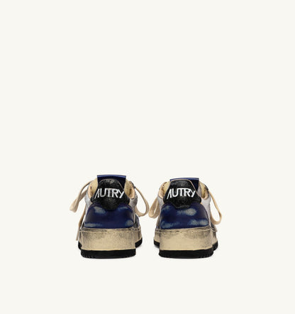 AUTRY Woman MEDALIST LOW SUPER VINTAGE SNEAKERS IN WHITE AND TANZANITE LEATHER AND DRAGON MESH