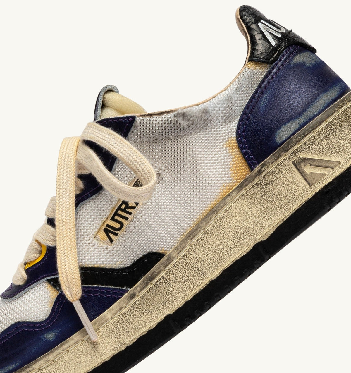 AUTRY Woman MEDALIST LOW SUPER VINTAGE SNEAKERS IN WHITE AND TANZANITE LEATHER AND DRAGON MESH
