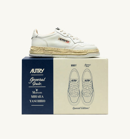 AUTRY Woman MEDALIST LOW SUPER VINTAGE 'Autry x Maison MIHARA YASUHIRO General Scale.' SNEAKERS IN WHITE LEATHER