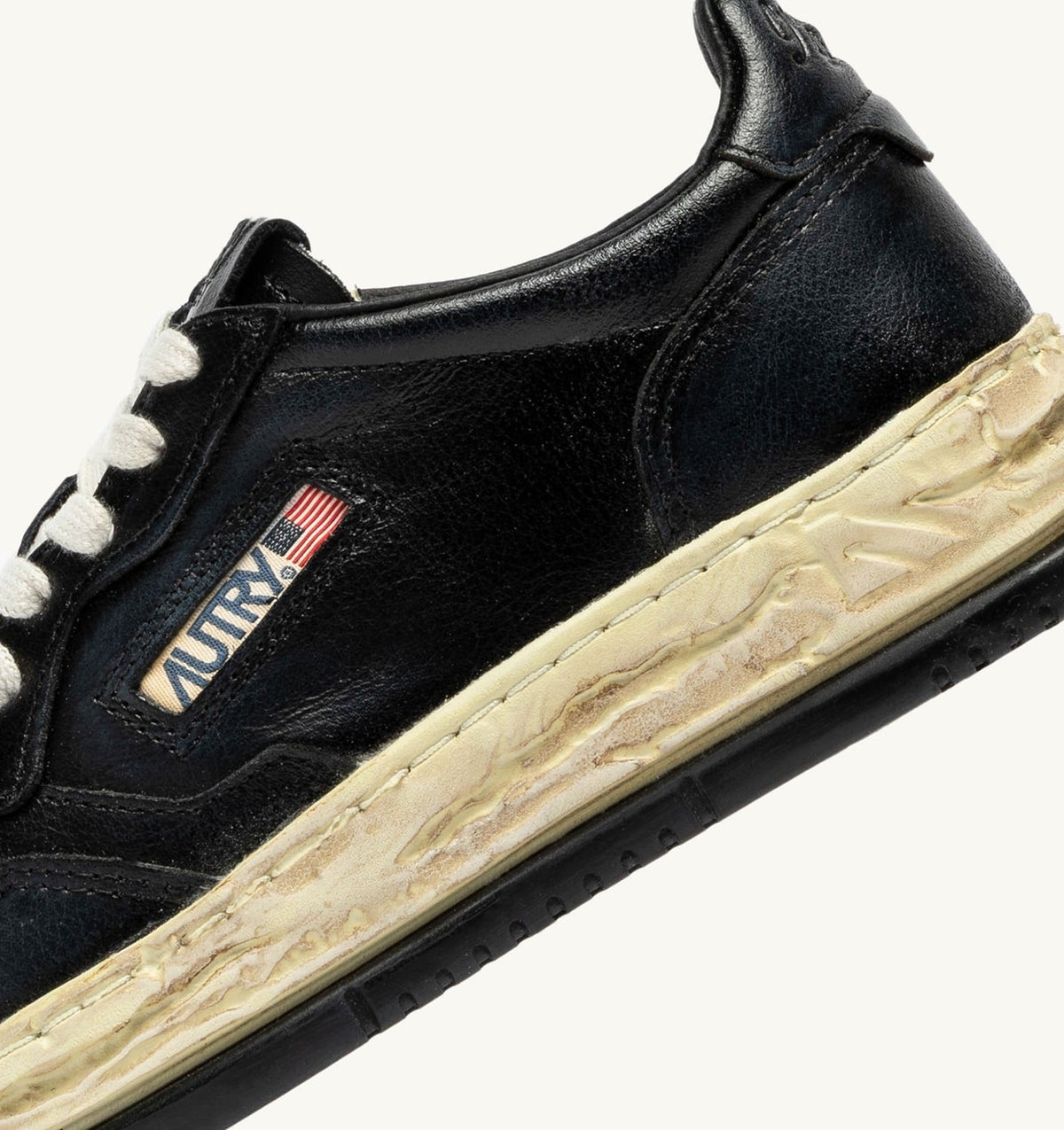 AUTRY Woman MEDALIST LOW SUPER VINTAGE 'Autry x Maison MIHARA YASUHIRO General Scale.' SNEAKERS IN BLACK LEATHER