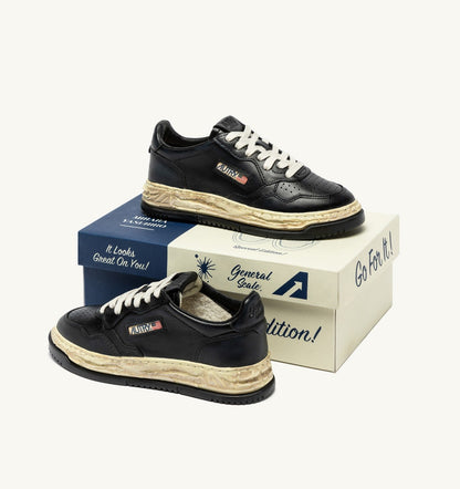 AUTRY Woman MEDALIST LOW SUPER VINTAGE 'Autry x Maison MIHARA YASUHIRO General Scale.' SNEAKERS IN BLACK LEATHER