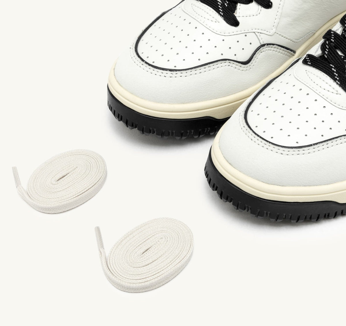 AUTRY Woman GOLF LOW SNEAKERS IN WHITE AND BLACK LEATHER