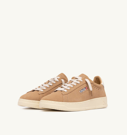 AUTRY Woman DALLAS LOW SNEAKERS IN PEANUT SUEDE