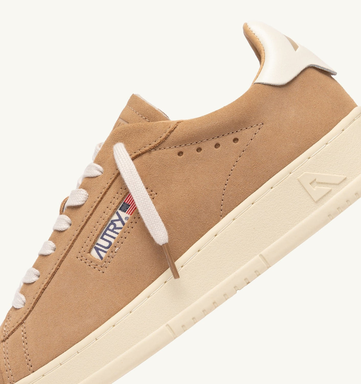 AUTRY Woman DALLAS LOW SNEAKERS IN PEANUT SUEDE