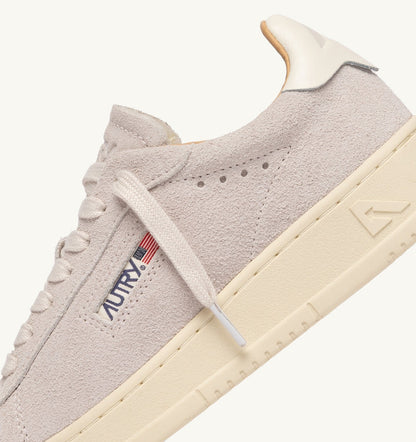 AUTRY Woman DALLAS LOW SNEAKERS IN WHITE SUEDE